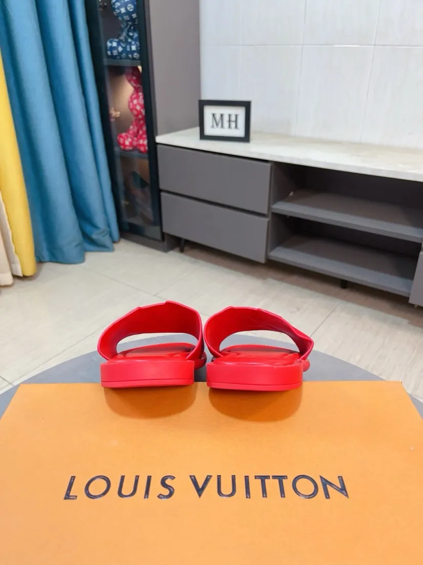 Men's shoes 💰300🌸🌸LV Ordinary men's spring and summer slippers, uppers imported from Italy, cowhide fabric, logo graphics, high-quality craftsmanship, soles: original soles specially provided by the original factory, exclusive movable molded soles super comfortable, original factory single goods, 🔍🔍high quality, you can enter and exit the counter at will, welcome to compare, size 38-45